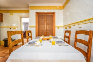 Dining - Fancy House Near Cádiz Pool Free Parking & BBQ (San Roque)