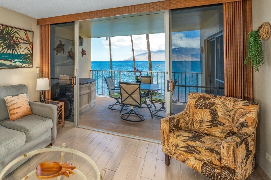 Condo, 2 Bedrooms | Living area