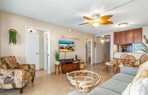 Condo, 2 Bedrooms | Living area