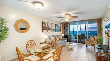 Condo, 2 Bedrooms | Dining
