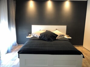 1 habitación, tabla de planchar con plancha, wifi y ropa de cama 