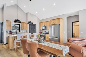 Interior - Harvest Hideaway- Golf Views (Spearfish)