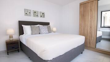Luxury Apartment | 1 bedroom, in-room safe, blackout drapes, WiFi (free)