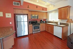 Fridge, microwave, oven, stovetop - 124 34th St B | Location! High Walkability. Steps to the beach (Newport Beach)