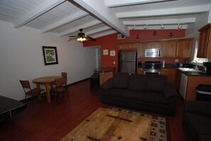 智能电视、壁炉、办公室