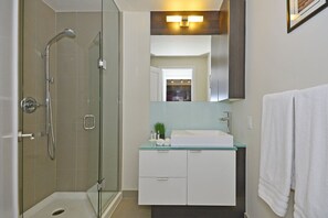 Hårføner og håndklær