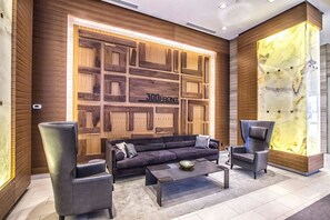 Lobby - Luxe 2BR Apt with Jacuzzi and GYM, near CN Tower (Toronto)