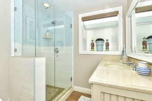 Shower, hair dryer, towels, shampoo - 319 Coronado | Newport Bay Cottage w/ Spacious Patio (Newport Beach)