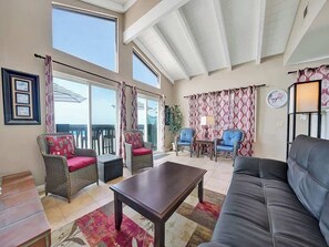 スマートテレビ、暖炉、書斎 / ワークスペース