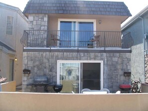 Terrace/patio - Location! Walk to beach, grocery + restaurants (Newport Beach)