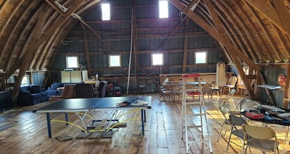 Farmhouse 30 minutes from Lambeau Field and Appleton 50 minutes to EAA Oshkosh