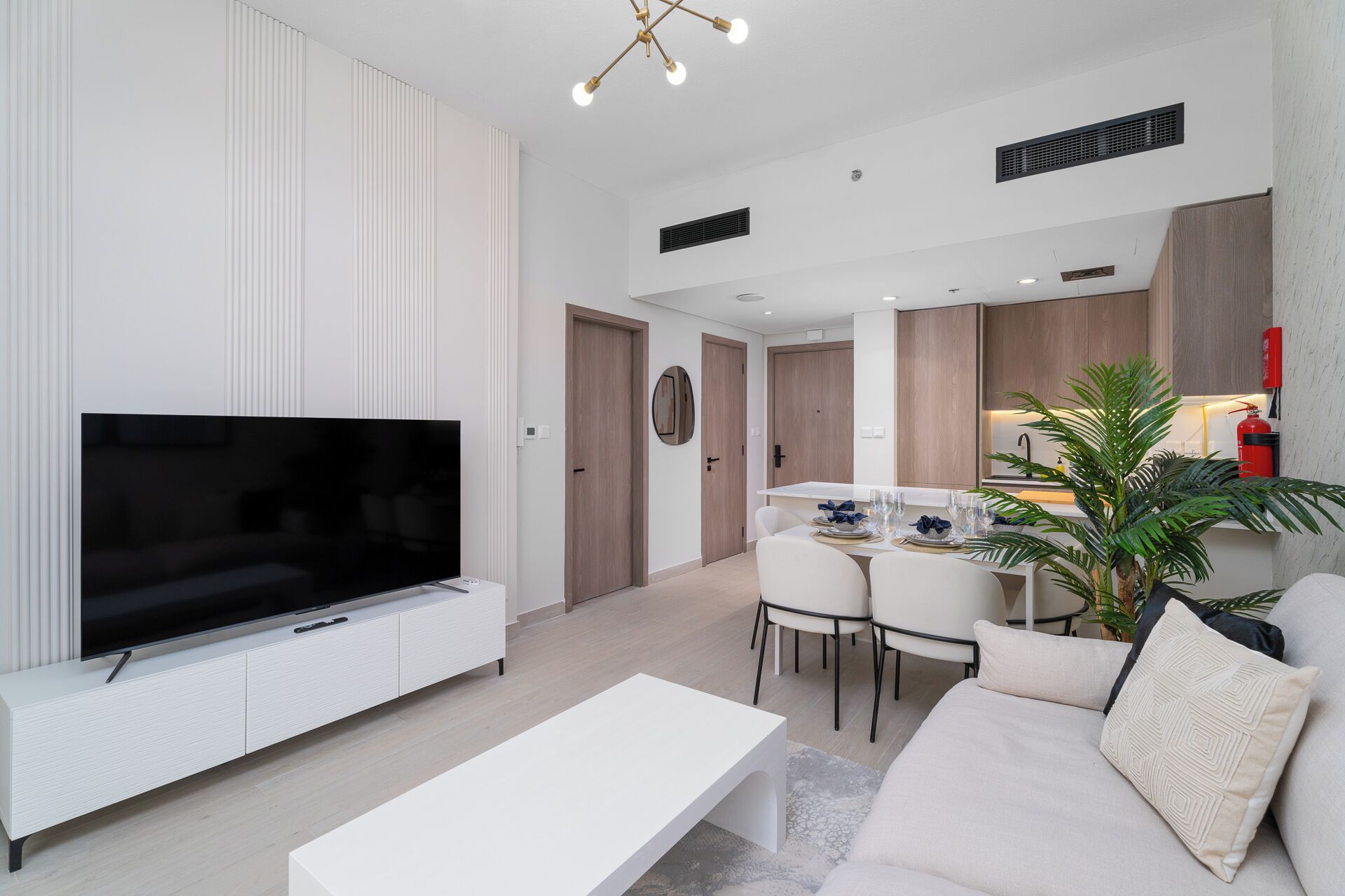 Leilighet – comfort | Oppholdsområde | En 55-tommers smart-TV med kabel-kanaler