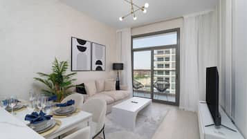 Comfort-huoneisto | Oleskelualue | 55–tuumainen äly-TV, jossa kaapelikanavat