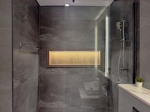 Design-Apartment | Dusche im Bad