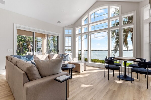 Smart TV - Sunrise Harbor in Indian Rocks Beach (Indian Rocks Beach)