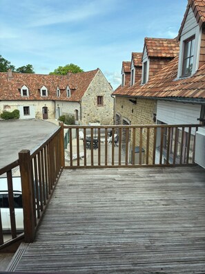Terrace/patio - LA Grange - Gîte de Groupe Avec Piscine Domaine du Vieux Chateau / Côte D'opale (Tingry)