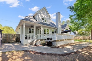 Exterior - Spacious 5 Bedroom, Hot Tub, Arcade Room, EV Charger, Handicap & Quiet Culdesac! (Raleigh)