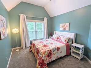 5 bedrooms, desk, iron/ironing board, travel crib - Spacious 5 Bedroom, Hot Tub, Arcade Room, EV Charger, Handicap & Quiet Culdesac! (Raleigh)