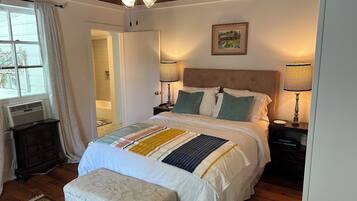 2 bedrooms, desk, free WiFi, bed sheets