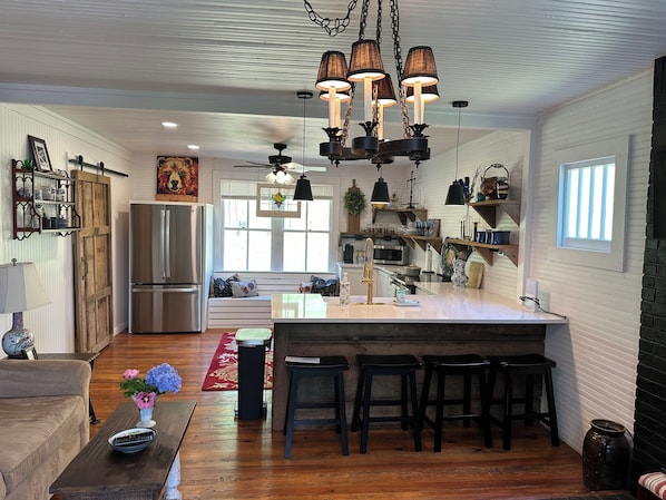 TV connectée, cheminée, lecteur de DVD, vidéothÚque