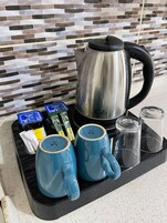 Frigobar, utensilios de cocina