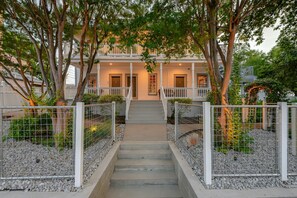 Exterior - Travis L.B.J Historic Downtown Marble Falls- 2 Suite Combo (Marble Falls)