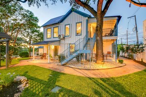 Exterior - Travis L.B.J Historic Downtown Marble Falls- 2 Suite Combo (Marble Falls)