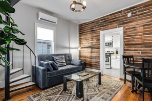 Smart TV - Travis L.B.J Historic Downtown Marble Falls- 2 Suite Combo (Marble Falls)