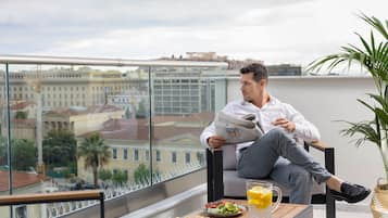 Junior Suite, City View | In-room safe, iron/ironing board, free WiFi, bed sheets