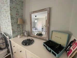 1 bedroom, iron/ironing board, free WiFi, bed sheets - Cosy Cottage in the Heart of Sleaford (Sleaford)