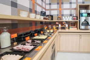 Daily continental breakfast for a fee - easyHotel Marseille Euromed (Marseille)