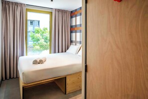 Standard Double Room | Soundproofing, free cribs/infant beds, free WiFi, bed sheets - easyHotel Marseille Euromed (Marseille)