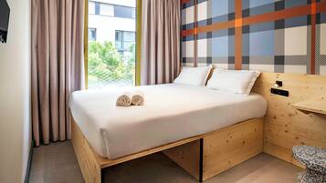 Sistema de insonorización, cunas gratuitas, wifi gratis y ropa de cama