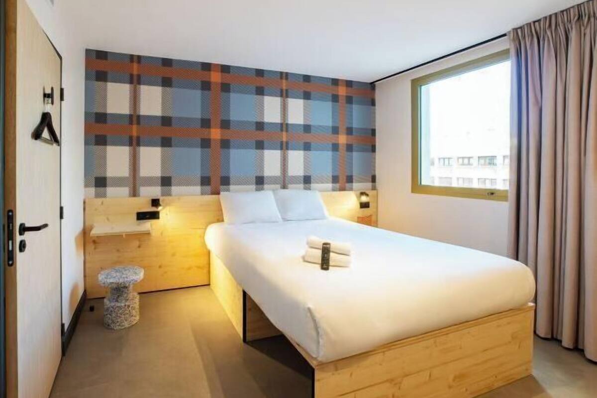 Soundproofing, free cots/infant beds, free WiFi, bed sheets