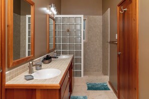 Hair dryer, towels - Oceanfront Bliss: Luxurious 2BR Condo in Ambergris Caye! (San Pedro Town)