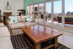 TV - Luxurious Oceanview Condo with Resort Amenities in Ambergris Caye! (San Pedro Town)