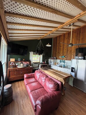 Smart-TV, Kamin, Stereoanlage