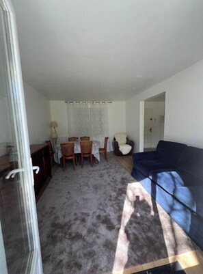 TV - Maison de 3 Chambres Pour 5 Personnes (Saint-Amand-en-Puisaye)