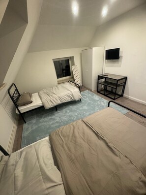 2 slaapkamers, een strijkplank/strijkijzer, wifi, beddengoed