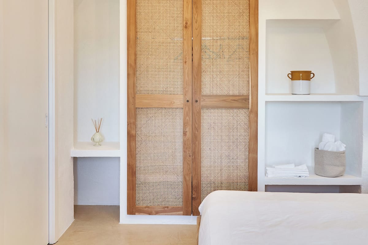 Junior Suite, Non Smoking | 1 bedroom, in-room safe, iron/ironing board, free WiFi