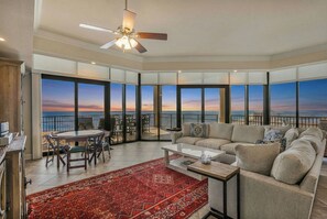 Smart-TV, DVD-Player, Tischtennisplatte, Bücher