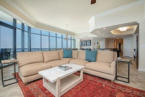 Smart-TV, DVD-Player, Tischtennisplatte, Bücher