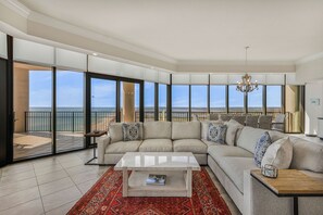 Smart-TV, DVD-Player, Tischtennisplatte, Bücher