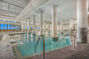 Innenpool, beheizter Pool