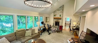 Spacious home <3 min from Lincoln Peak! Fits the whole extended family