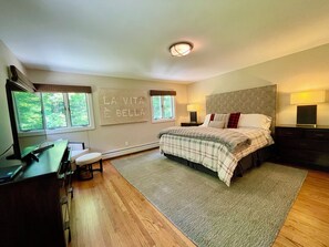 5 室のベッドルーム、デスク、WiFi、ベッドシーツ