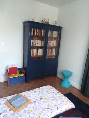 3 chambres, fer et planche à repasser, lit parapluie, Wi-Fi gratuit