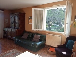 Smart TV, books - Charmante Maison Dans un Environnement Verdoyant , Près de la Chaine des Volcans (Ceyrat)