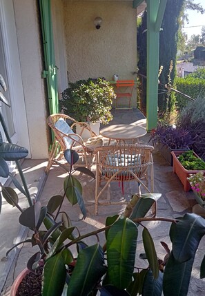Terrace/patio - Charmante Maison Dans un Environnement Verdoyant , Près de la Chaine des Volcans (Ceyrat)