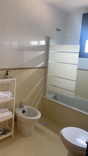 Hair dryer, bidet, towels, soap - Hermosa Villa a dos Minutos de las Mejores Olas de la Isla (CN)